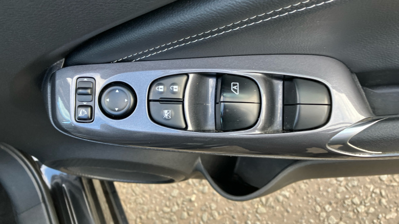 Nissan Juke 1.0 DiG-T 114 N-Connecta 5dr Petrol Hatchback